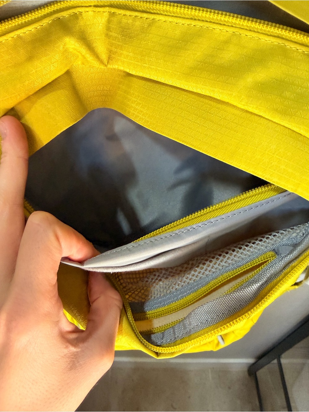 Columbia Tenmile Daypack Backpack in Yellow Green - Picture 9 of 16